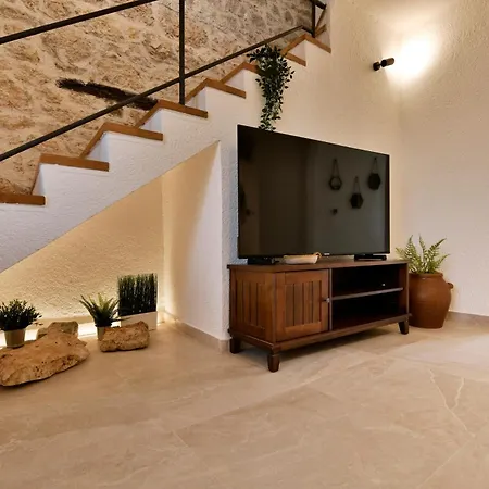 Ferienhaus My Casa Vento - Spacious House With Garden, Bbq And Parking Poreč