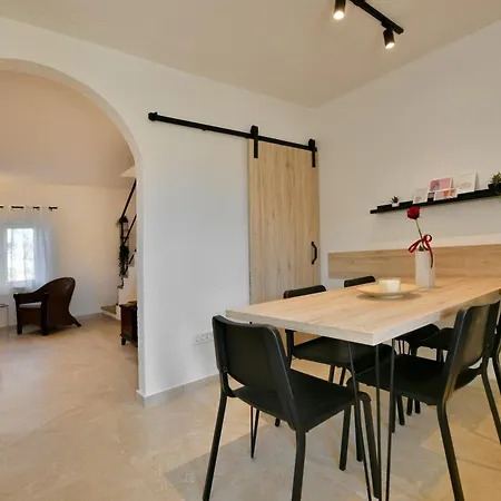 My Casa Vento - Spacious House With Garden, Bbq And Parking Poreč