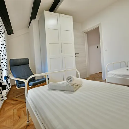 Feriehus My Casa Vento - Spacious House With Garden, Bbq And Parking Poreč