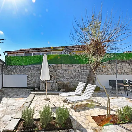 My Casa Vento - Spacious House With Garden, Bbq And Parking Poreč