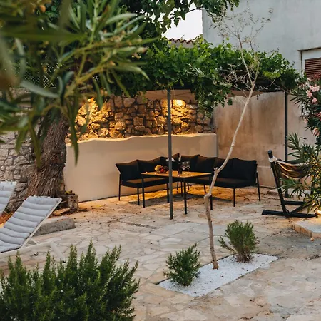 Ferienhaus My Casa Vento - Spacious House With Garden, Bbq And Parking Poreč